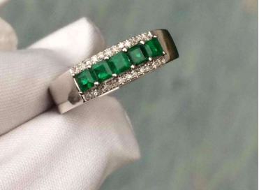 4月28日诞生石:祖母绿 4月28日诞生石:祖母绿