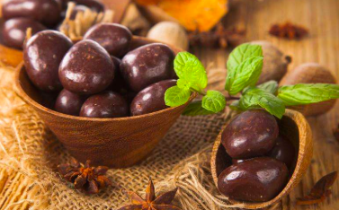 9月3日生日巧克力:黑色脆香(Nougatine) 9月3日生日巧克力:黑色脆香(Nougatine)