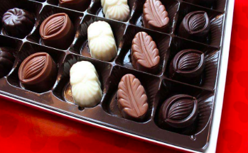 8月26日生日巧克力:三层圆饼(Three-Chocolate Squares) 8月26日生日巧克力:三层圆饼(Three-Chocolate Squares)