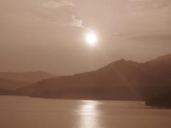 2019年1月5号出生的女宝宝应该怎样起名，五行