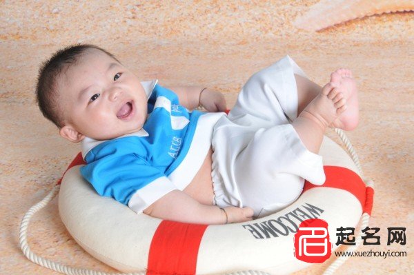 何姓男孩起名