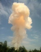 广州番禺一家工厂疑发生爆炸 简直像原子弹