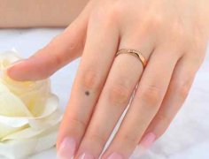 女人右手食指有痣代表着什么含义