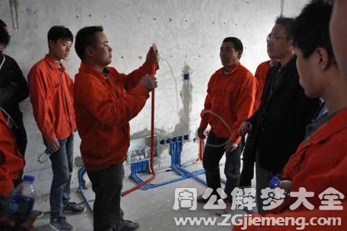 梦见很多工人