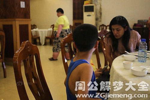 梦见聋子带我去吃饭