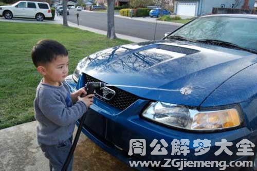 梦见给别人擦车