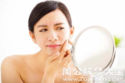 脸色惨白