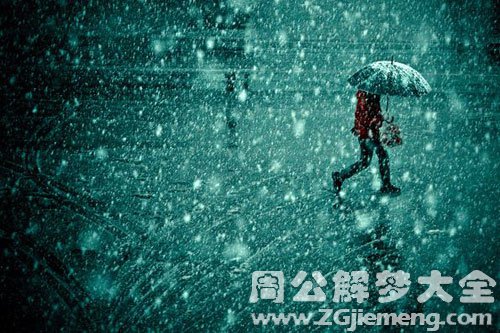 瓢泼大雨下到屋里