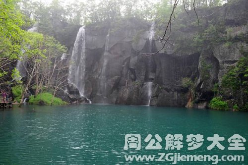梦见水潭很深