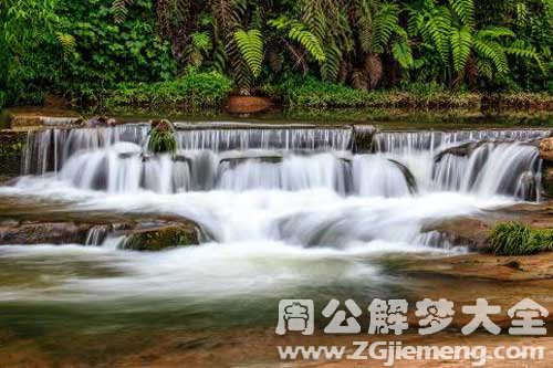 梦见水流进屋里