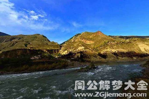 河水流的很急