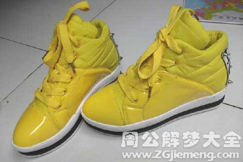 梦见黄色的鞋子