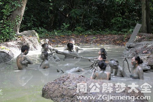 梦见泥潭