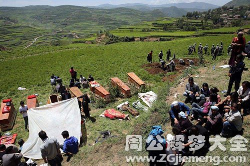梦见墓地躺着死人