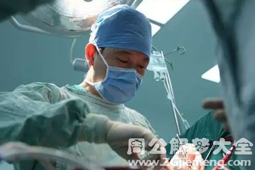 家人在医院被抢救
