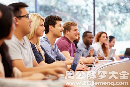 教室里和同学吵架