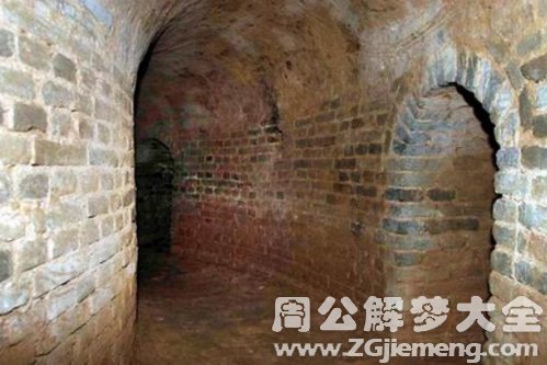 梦见地道四通八达