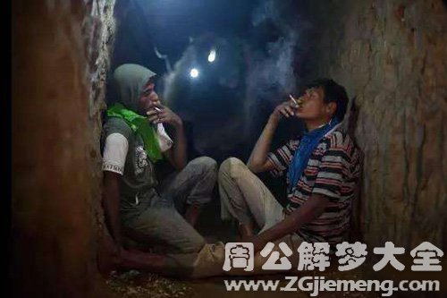 梦见在地道里找不到出口