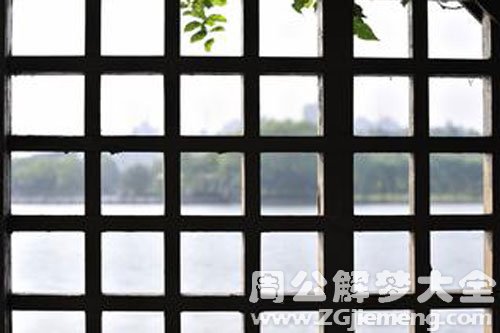 窗户掉了.jpg