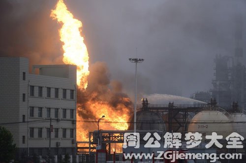 自己放火烧别人房子 自己放火烧别人房子