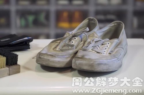 鞋子很脏
