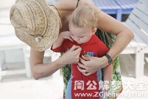 梦见别人给我穿衣服 梦见别人给我穿衣服