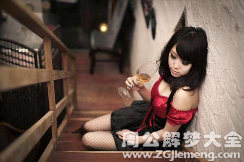 梦见喝酒一喝就醉
