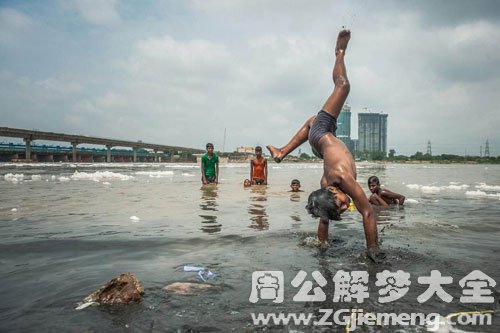 在河边玩耍 在河边玩耍