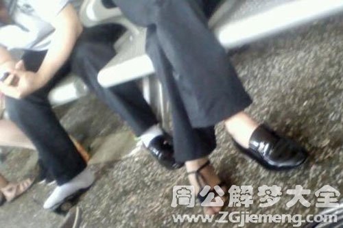 自己穿一只鞋子 自己穿一只鞋子