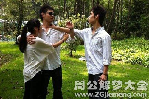 梦见两个男的打架