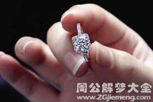 梦见捡钻戒 梦见捡钻戒
