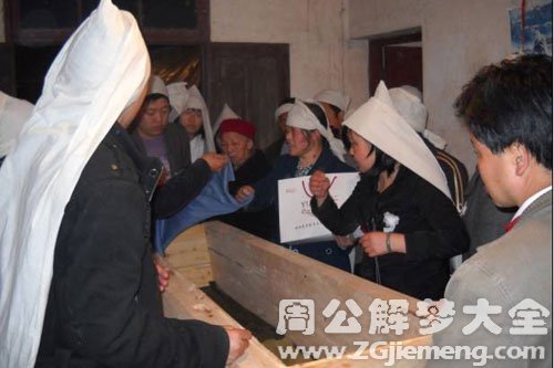 梦见参加外公的葬礼 梦见参加外公的葬礼