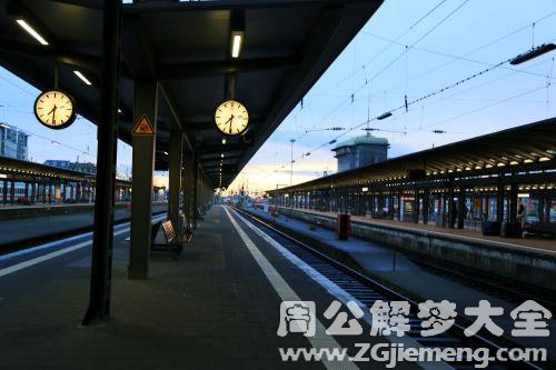 梦见坐火车上厕所 梦见坐火车上厕所