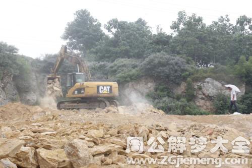 在修路