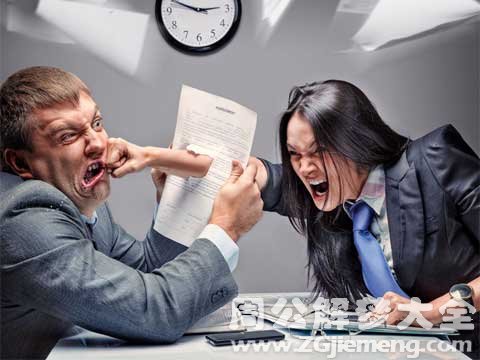 梦见女人追打我.jpg